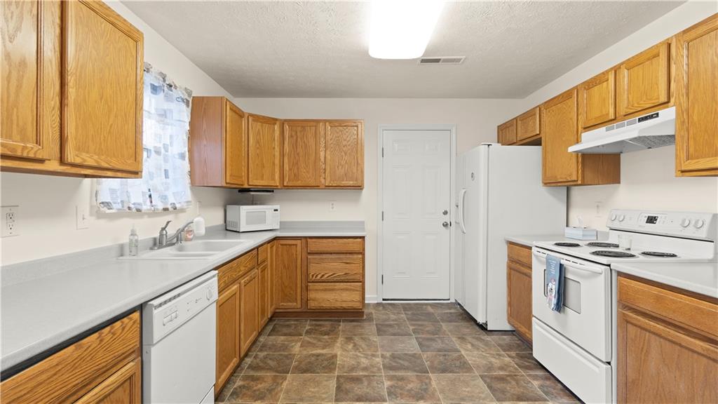 854 Planters Road Indianapolis, IN 46239 - Photo 4 of 36