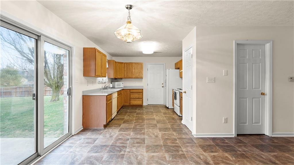 854 Planters Road Indianapolis, IN 46239 - Photo 5 of 36