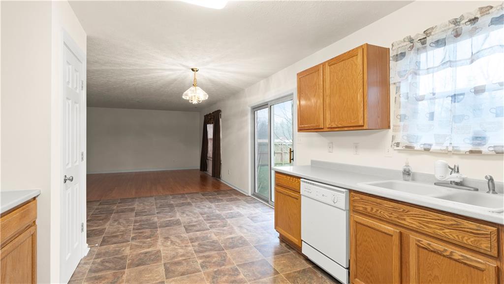 854 Planters Road Indianapolis, IN 46239 - Photo 6 of 36
