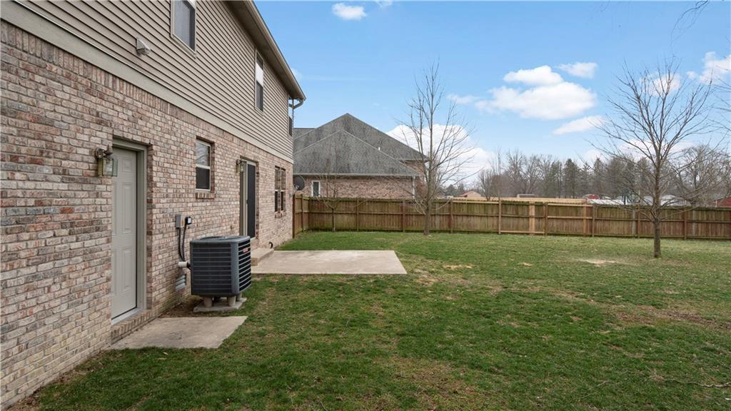 854 Planters Road Indianapolis, IN 46239 - Photo 9 of 36