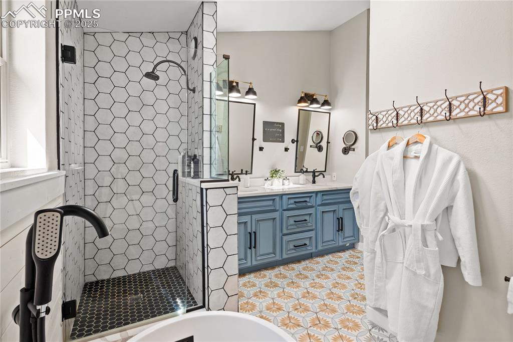 545 Struthers Loop Colorado Springs, CO 80921 - Photo 20 of 48 a bathroom with a sink a toilet and shower