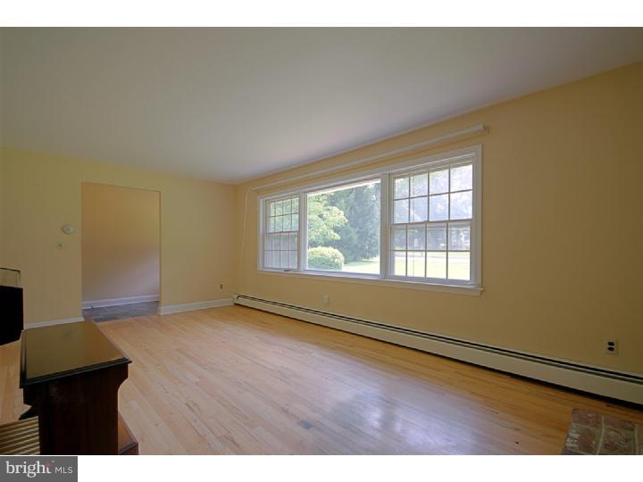 309 Cowpath Road Lansdale, PA 19446 - Photo 5 of 25 Living Room