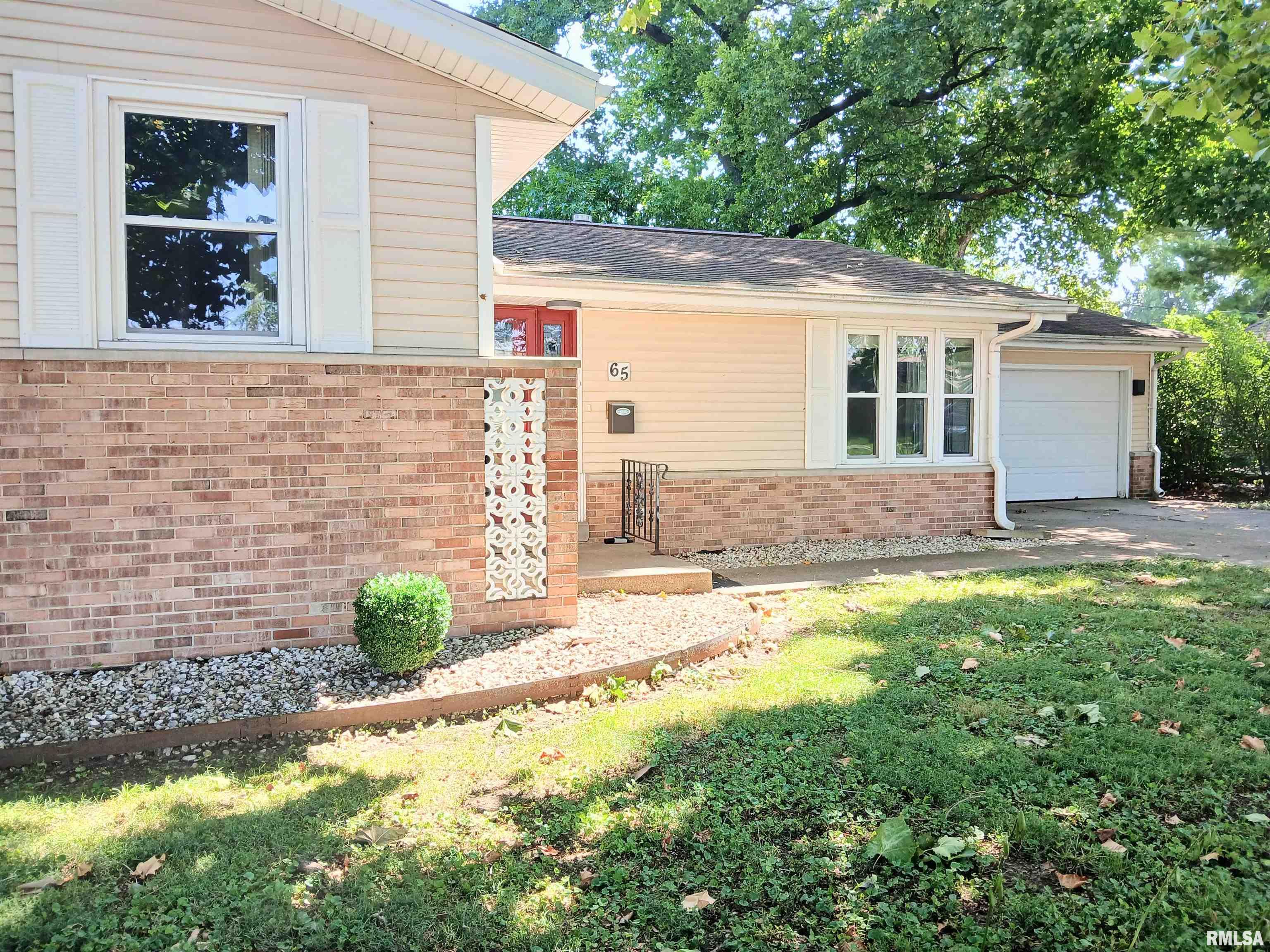 65 Lambert Lane Springfield, IL 62704 - Photo 2 of 40 Gallery Image 2