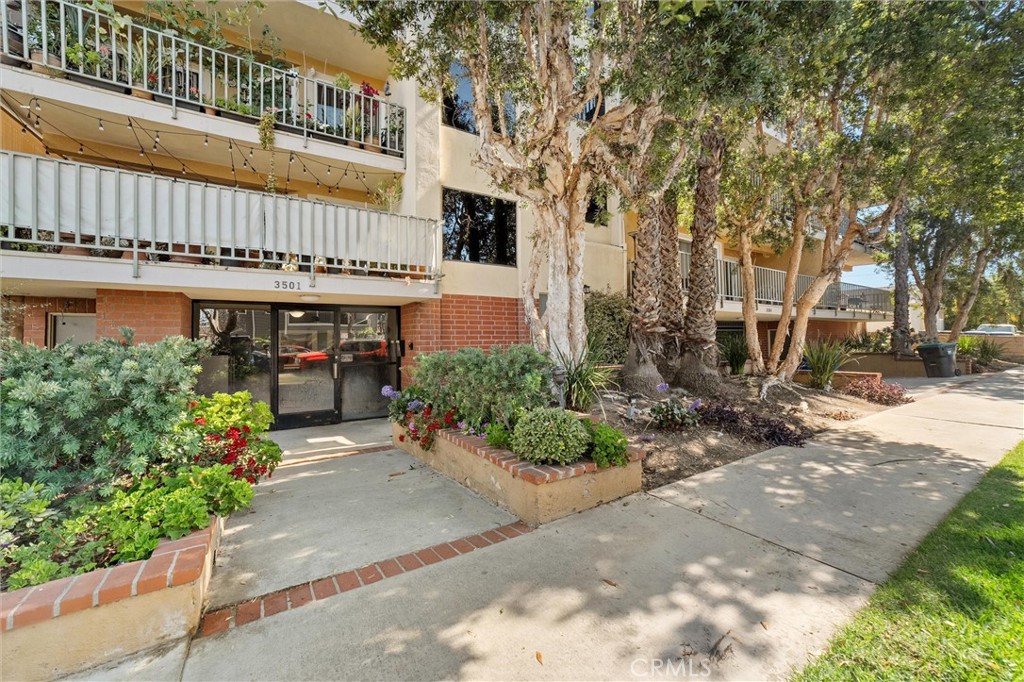 3501 East Ransom Street, Unit 304 Long Beach, CA 90804 - Photo 21 of 22 Front of Building