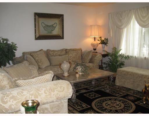 3550 Morefield Road Hermitage, PA 16148 - Photo 5 of 18 Living Room.