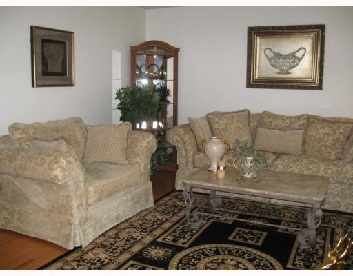3550 Morefield Road Hermitage, PA 16148 - Photo 6 of 18 Living Room.