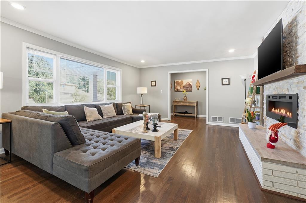 2856 Engle Road Northwest Atlanta, GA 30318 - Photo 4 of 34