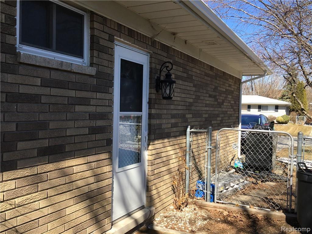 35079 Bobcean Road Clinton Township, MI 48035 - Photo 4 of 30 ACE1D283-1366-43FC-87B6-3D51AFECC0BB.jpeg