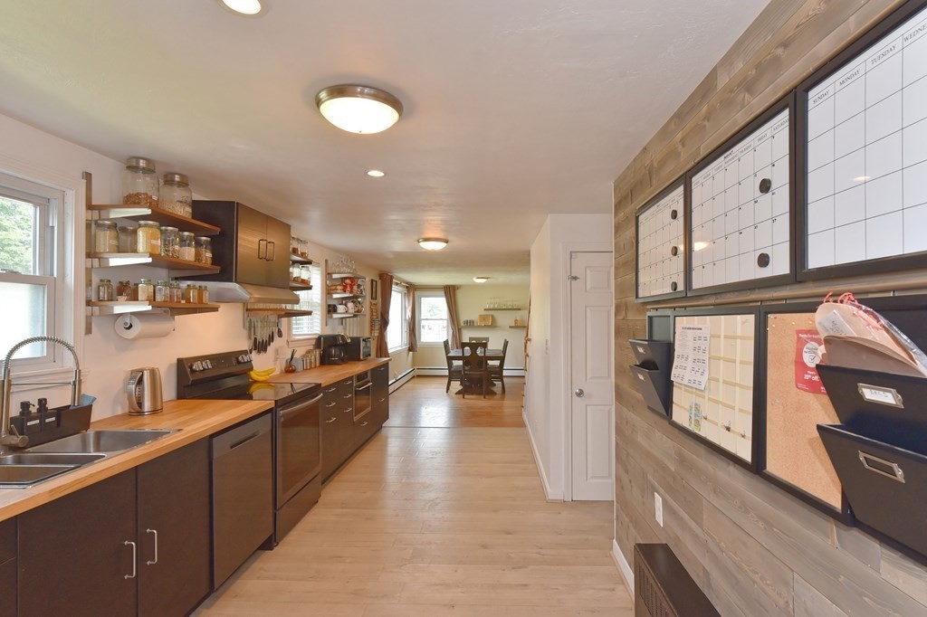 11 Williams Road Grafton, MA 01536 - Photo 4 of 42 Gallery Image 4