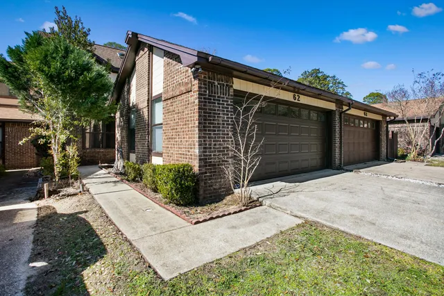 $295,000 | 62 Hidden Cove Drive, Valparaiso, FL 32580