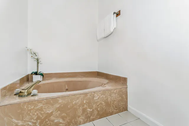 $295,000 | 62 Hidden Cove Drive, Valparaiso, FL 32580