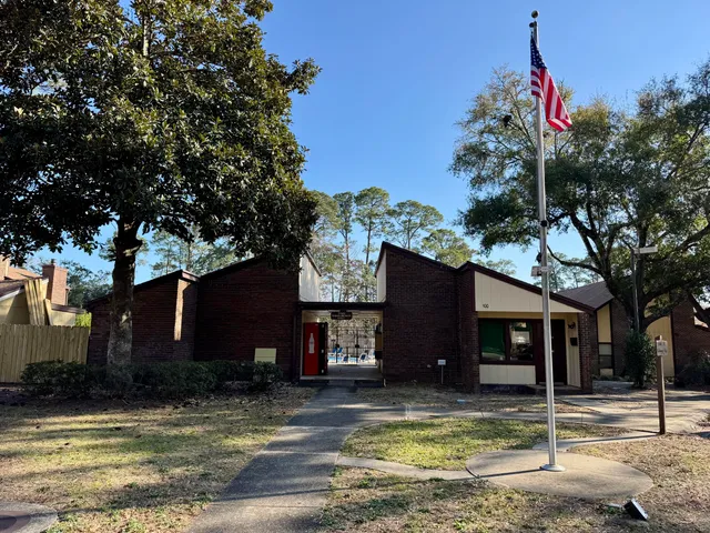 $295,000 | 62 Hidden Cove Drive, Valparaiso, FL 32580