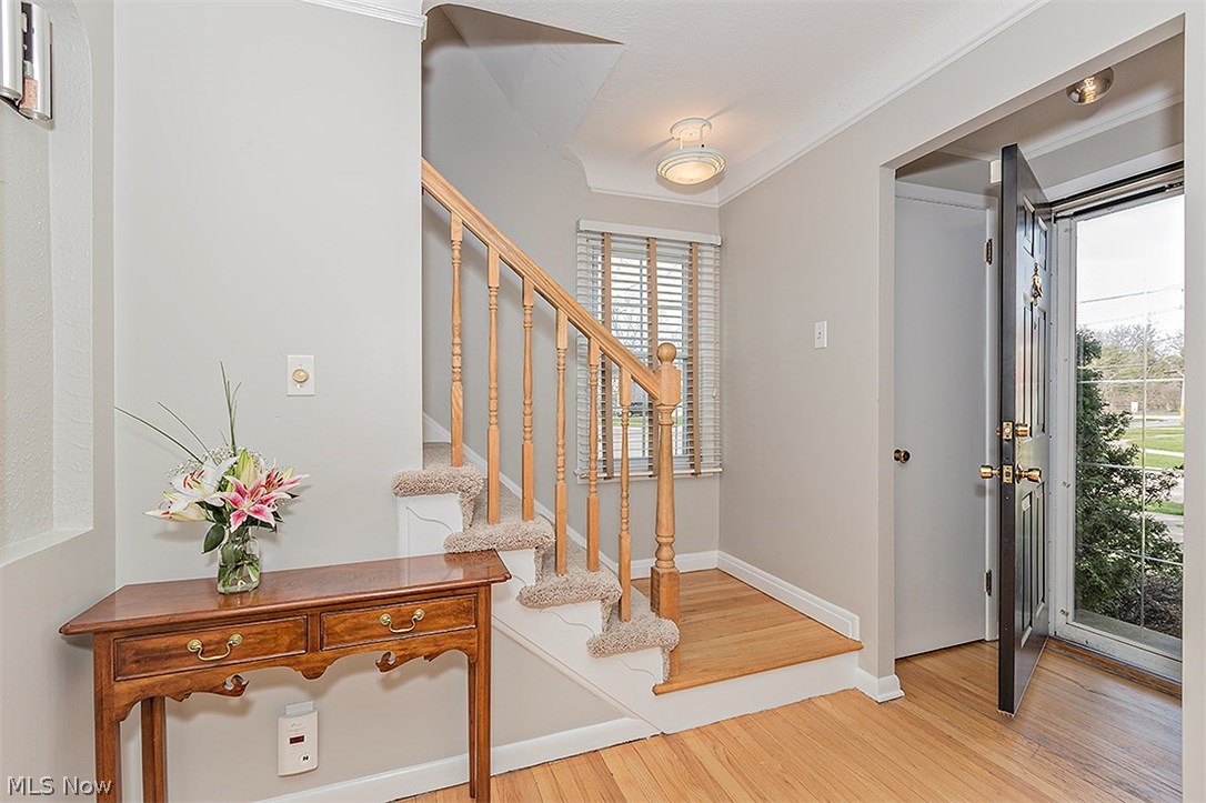 4024 Charlton Road Cleveland, OH 44121 - Photo 7 of 35