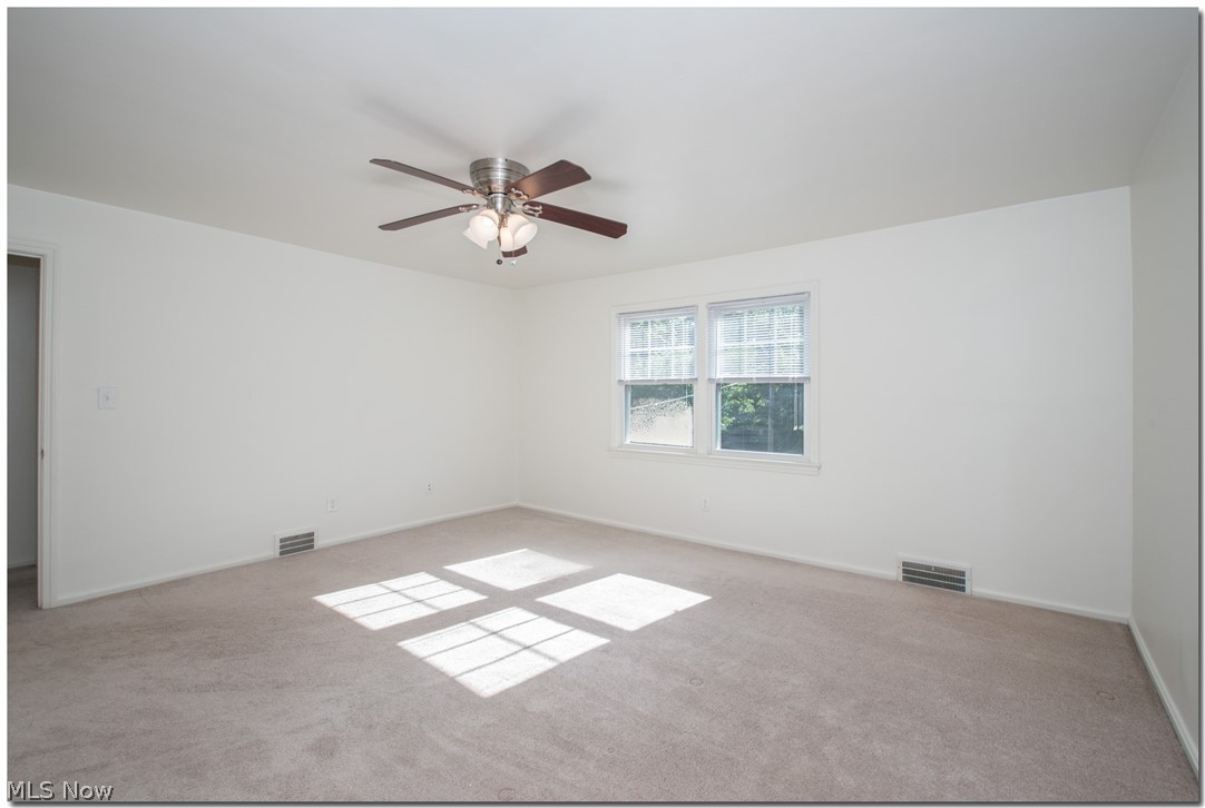 2416 Fenwick Road Cleveland, OH 44118 - Photo 20 of 35