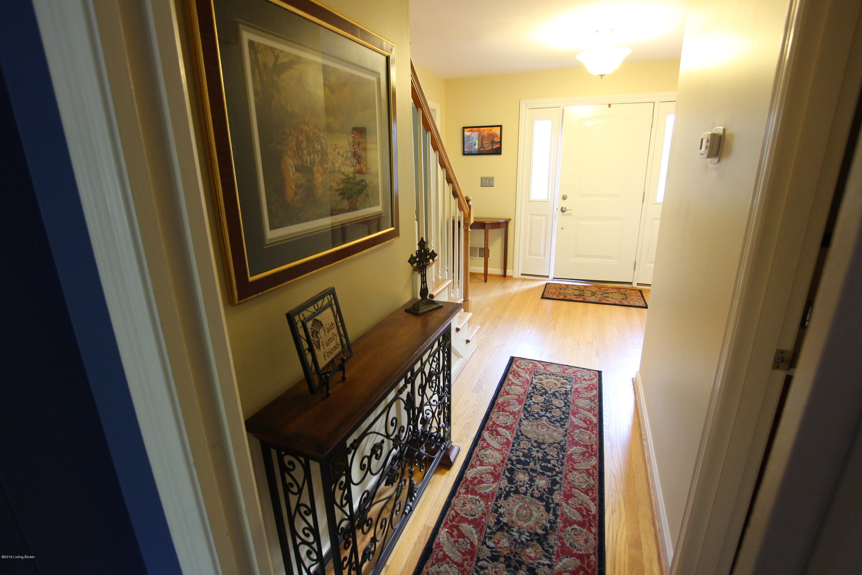 3509 River Bluff Road Prospect, KY 40059 - Photo 5 of 38 Hallway view to Entry