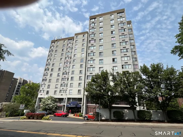 $2,900 | 60 Strawberry Hill Avenue, Unit 814, Stamford, CT 06902