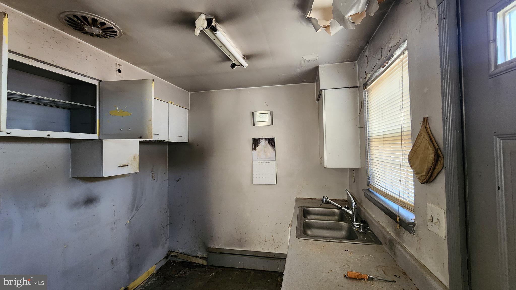936 Olmstead Road Baltimore, MD 21208 - Photo 13 of 24 wooden floor in an empty room