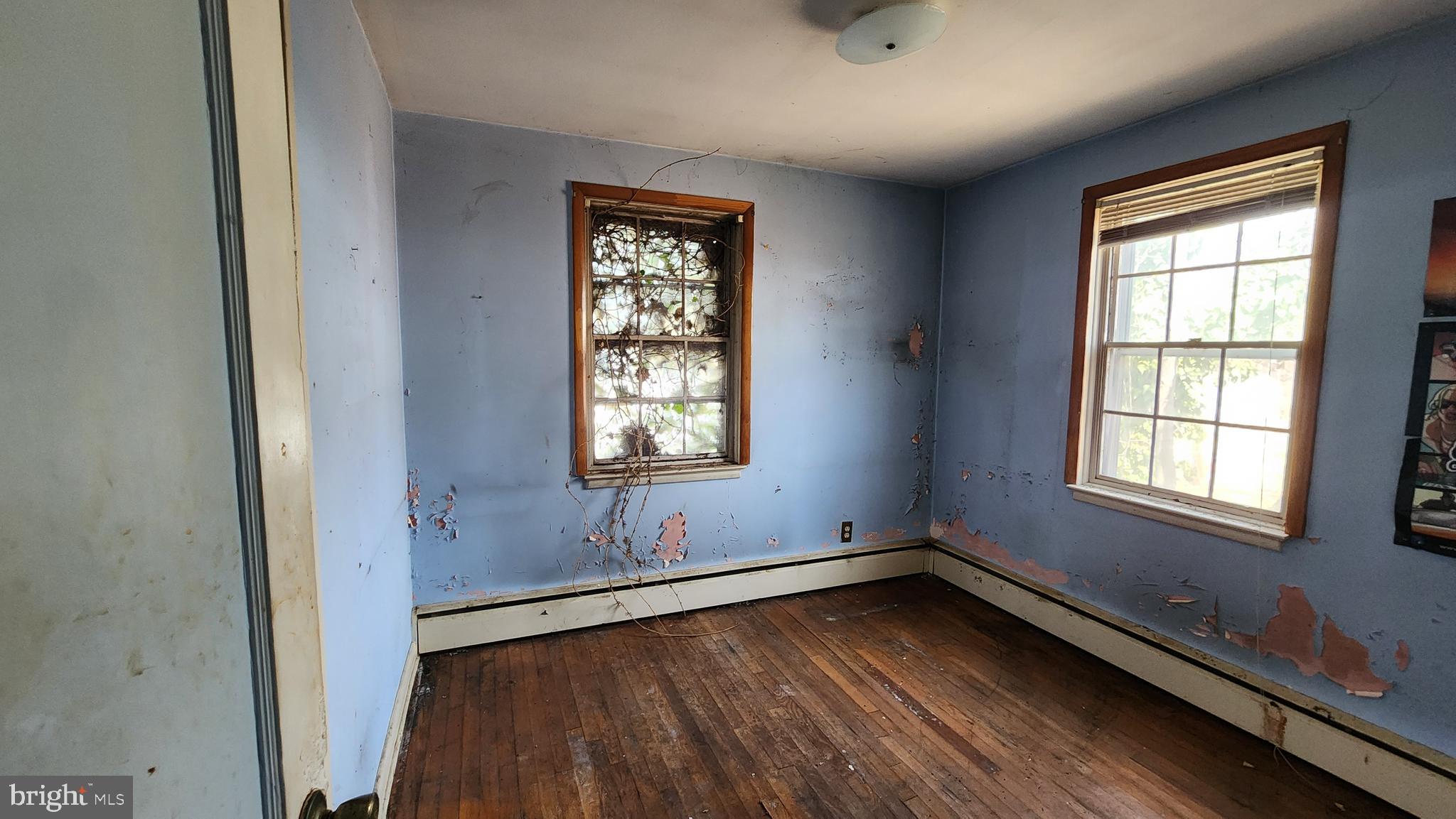936 Olmstead Road Baltimore, MD 21208 - Photo 15 of 24 an empty room with wooden floor and windows