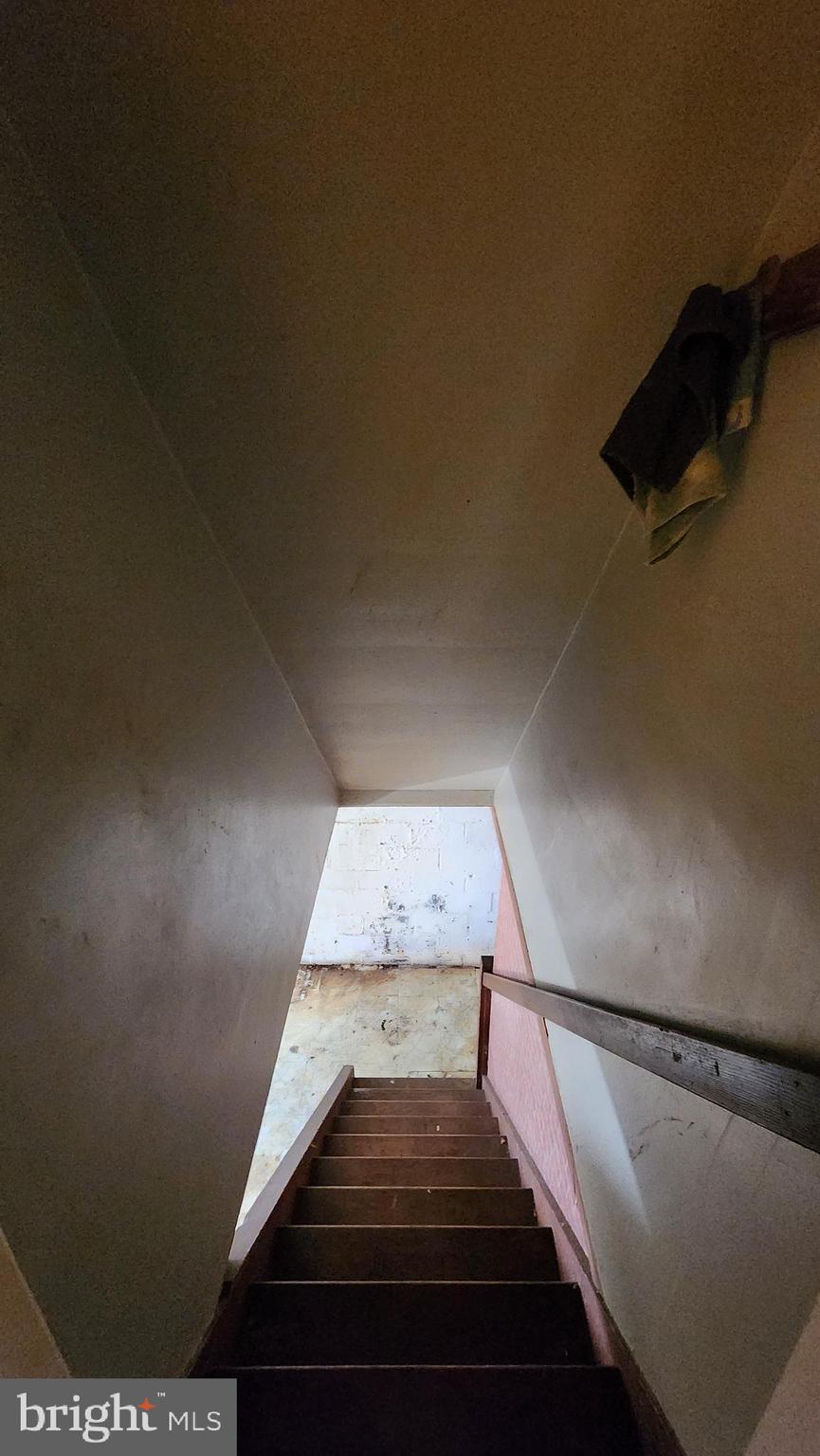 936 Olmstead Road Baltimore, MD 21208 - Photo 21 of 24 a view of entryway