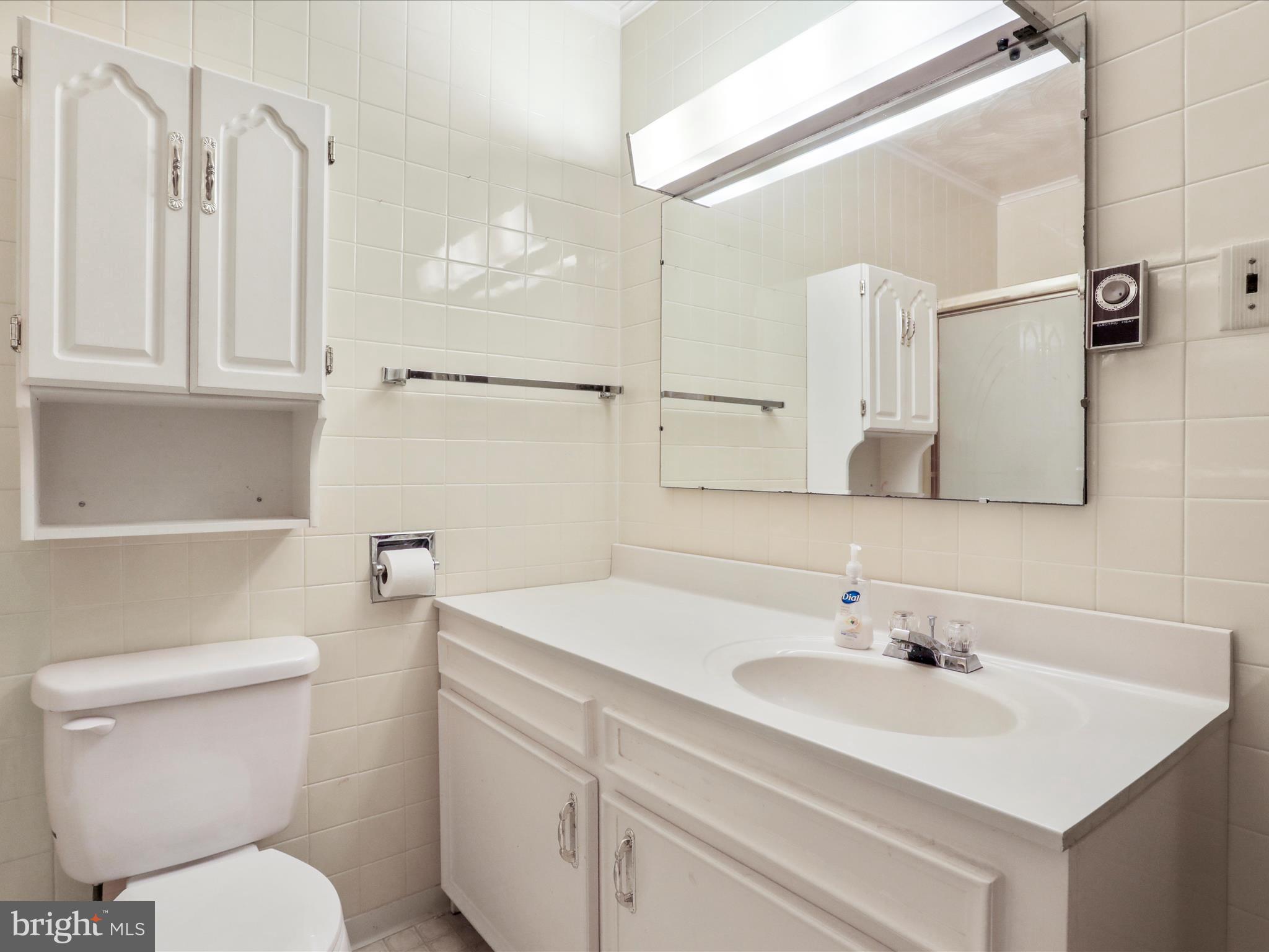 205 South George Street Ranson, WV 25438 - Photo 20 of 31 Full bathroom