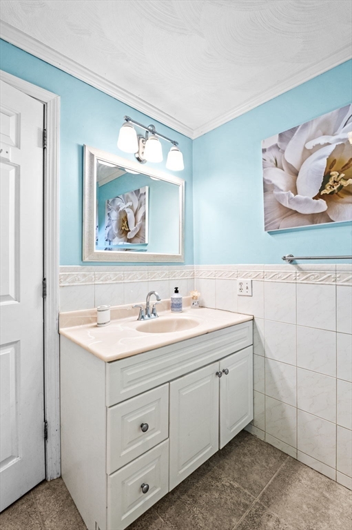 9 Sagamore Road Ipswich, MA 01938 - Photo 23 of 42 a bathroom with a sink and a mirror