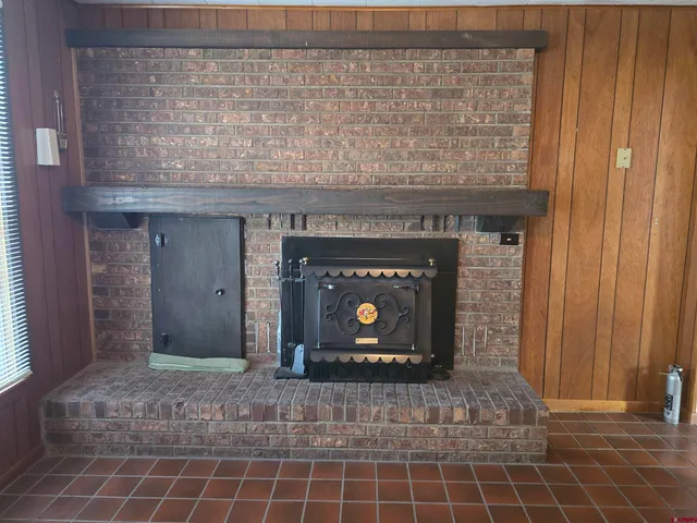 a view of empty room with window