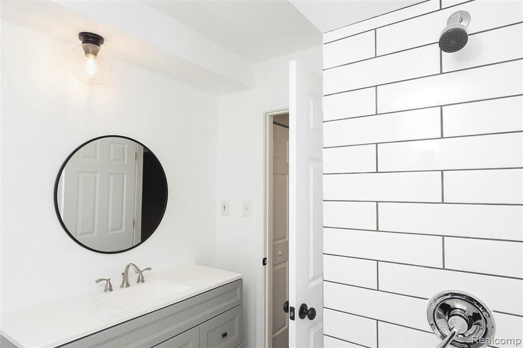 3350 Greenfield Road, Unit 17 Royal Oak, MI 48073 - Photo 16 of 19