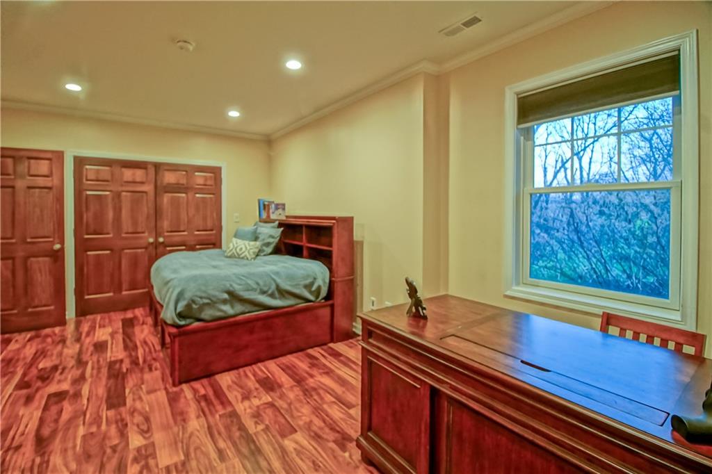 139 Guyasuta Road Pittsburgh, PA 15215 - Photo 14 of 25 Gallery Image 14