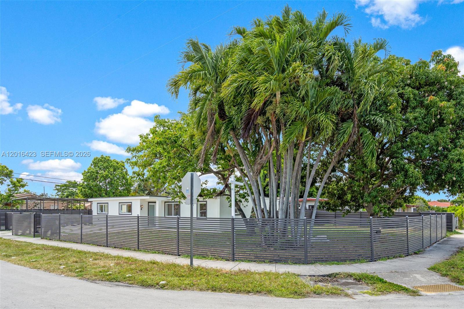 4170 Southwest 99th Avenue Miami, FL 33165 - Photo 5 of 27