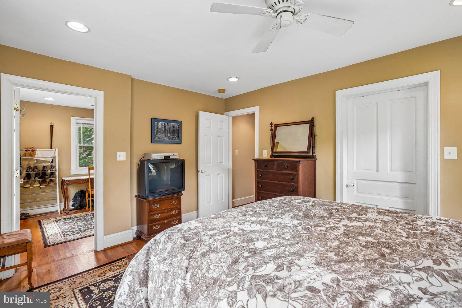 16 Maple Avenue Washington Grove, MD 20880 - Photo 28 of 58 Cozy bedroom with warm, inviting tones.