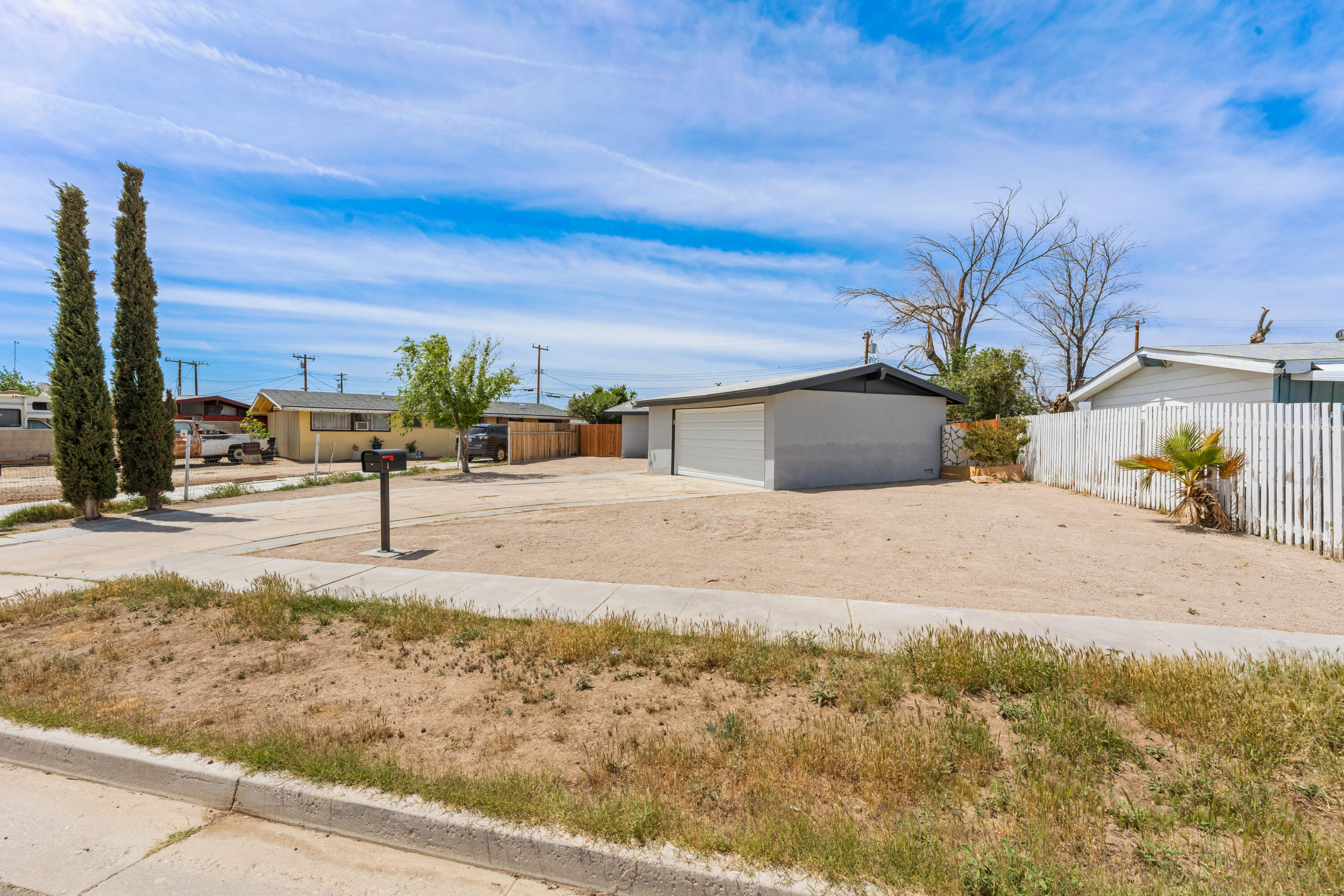 15593 M Street Mojave, CA 93501 - Photo 14 of 53 a view of a outdoor space
