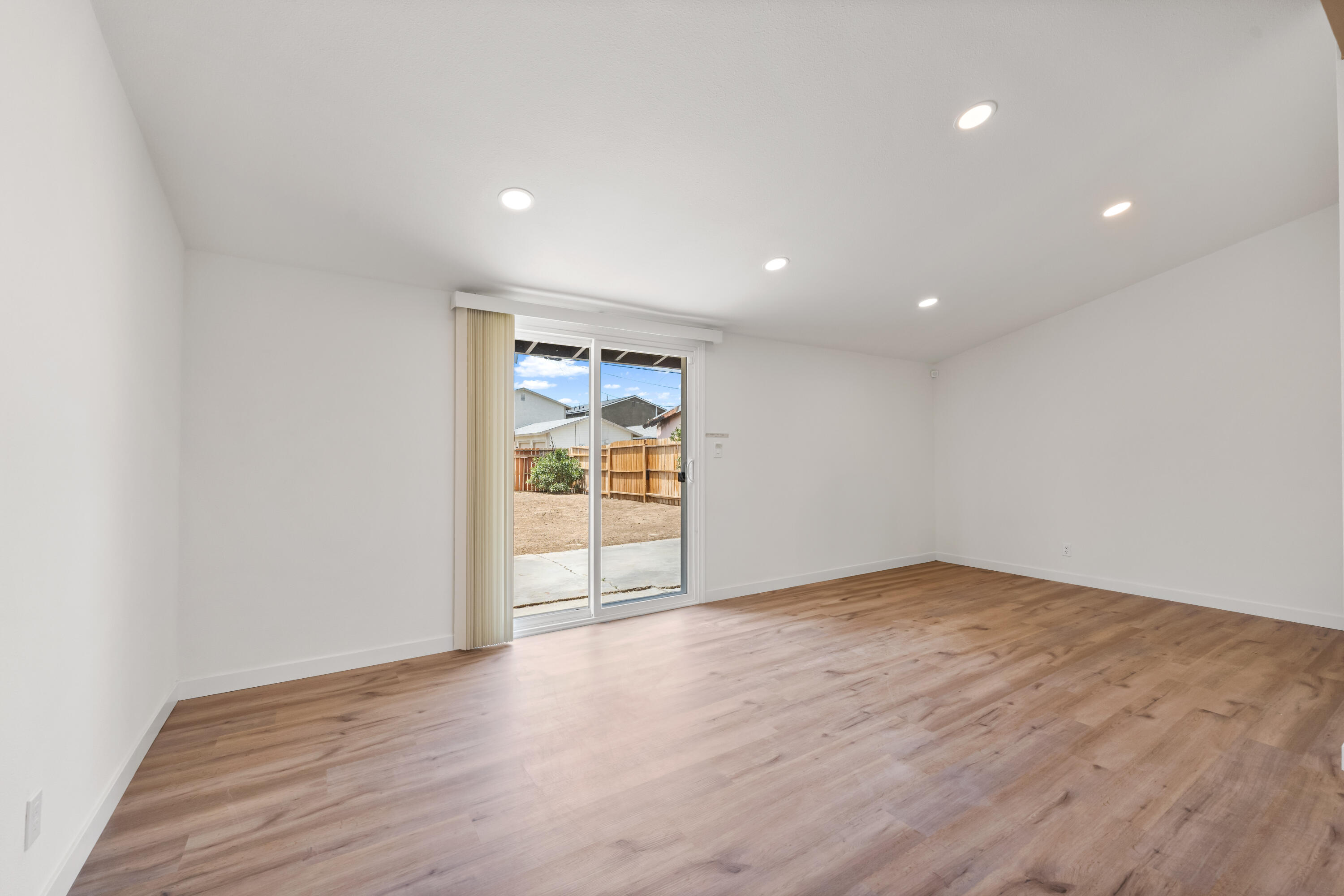 15593 M Street Mojave, CA 93501 - Photo 23 of 53 a view of an empty room with wooden floor and a window