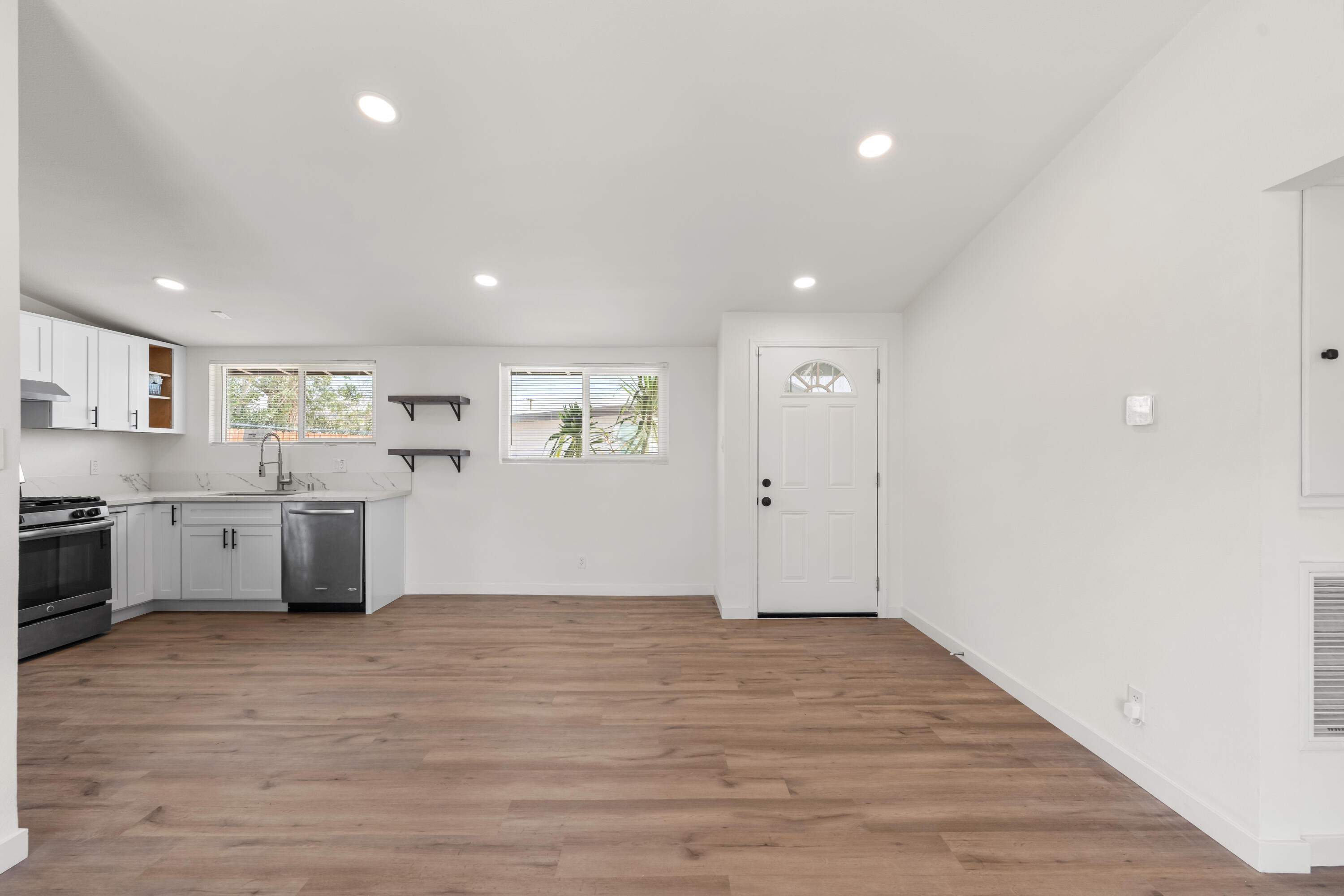 15593 M Street Mojave, CA 93501 - Photo 7 of 53 a view of kitchen with wooden floor and electronic appliances