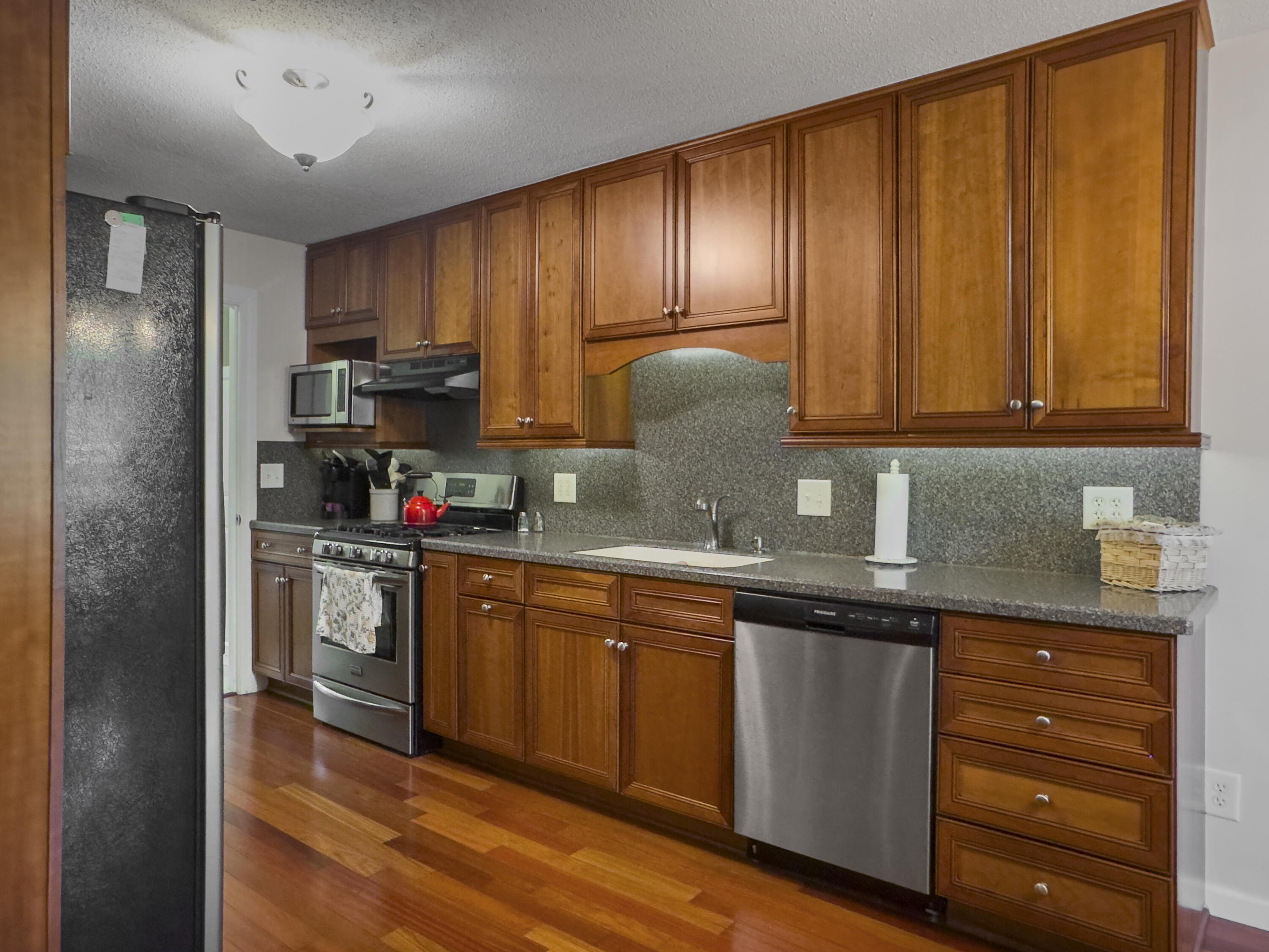 411 Red Fox Run Summerville, SC 29485 - Photo 16 of 38 Photo Apr 10 2025, 9 35 14 AM