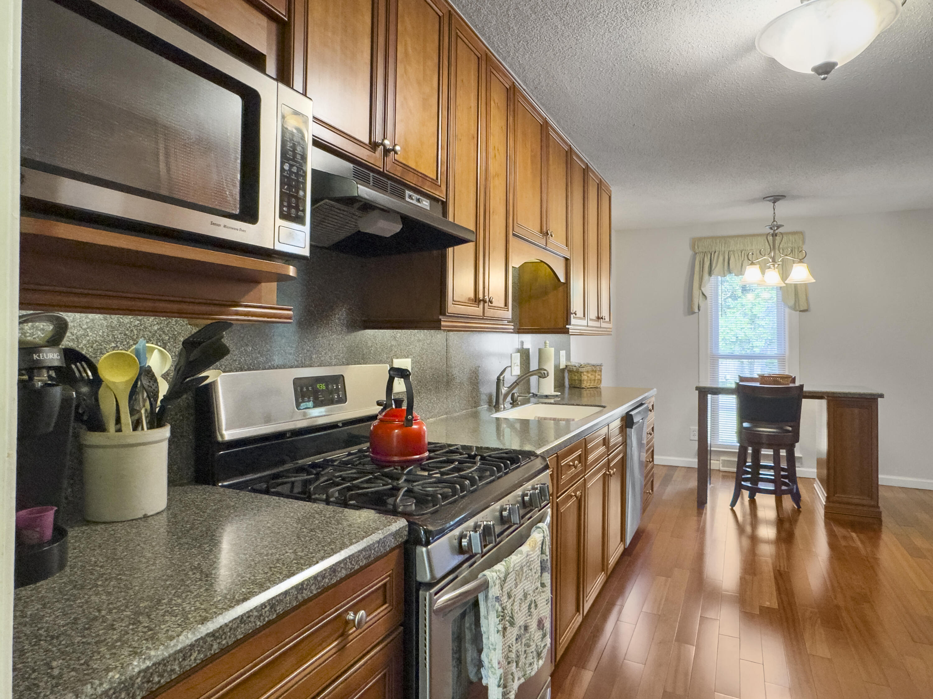 411 Red Fox Run Summerville, SC 29485 - Photo 10 of 38 Photo Apr 10 2025, 9 37 25 AM