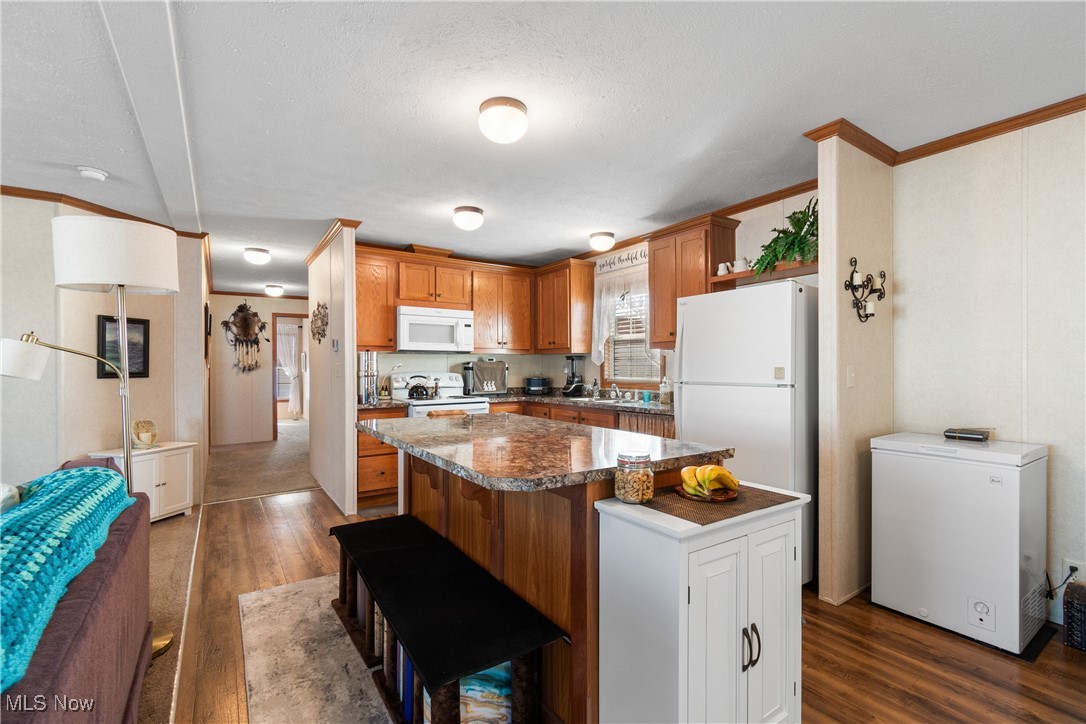 18592 Edwards Road, Unit 132 Doylestown, OH 44230 - Photo 8 of 32 Kitchen with center island and included appliances.