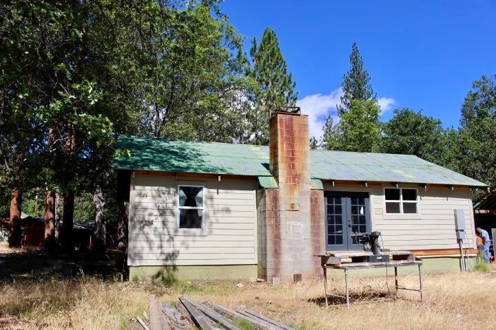 101 Esther Warren Road Etna, CA 96027 - Photo 1 of 17 Gallery Image 1