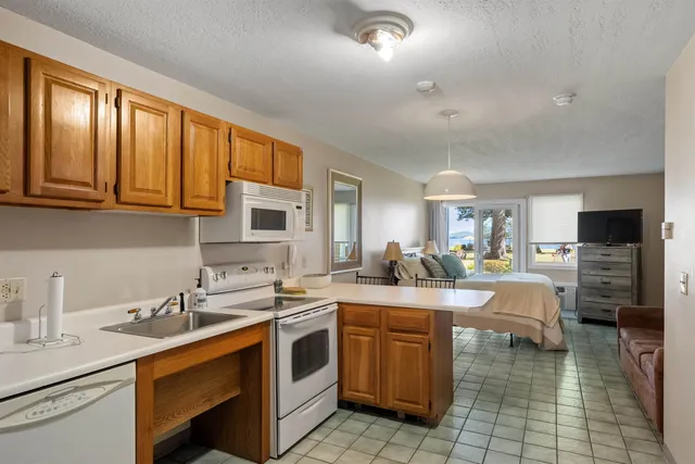 $850,000 | 115 Weirs Road, Unit 109B, Gilford, NH 03249