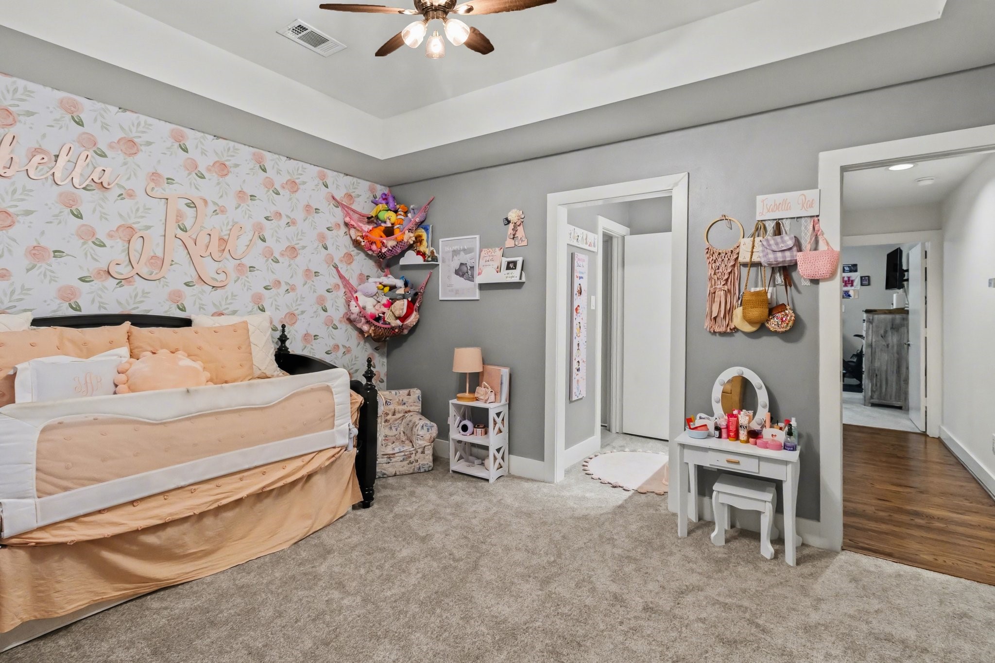 914 West 25th Street, Unit 2 Houston, TX 77008 - Photo 20 of 30 a living room with furniture and baby bed