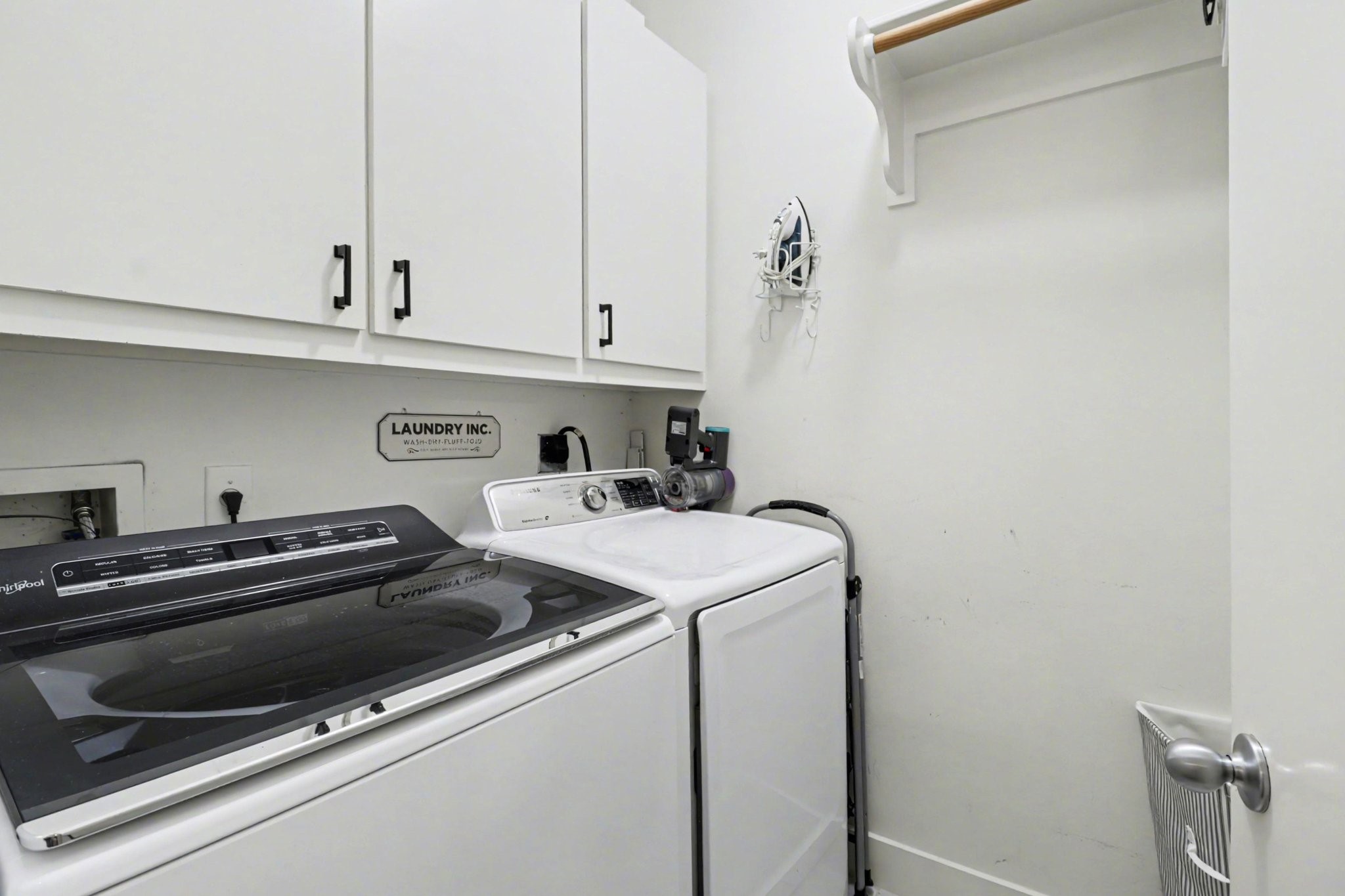 914 West 25th Street, Unit 2 Houston, TX 77008 - Photo 27 of 30 a utility room with dryer and washer