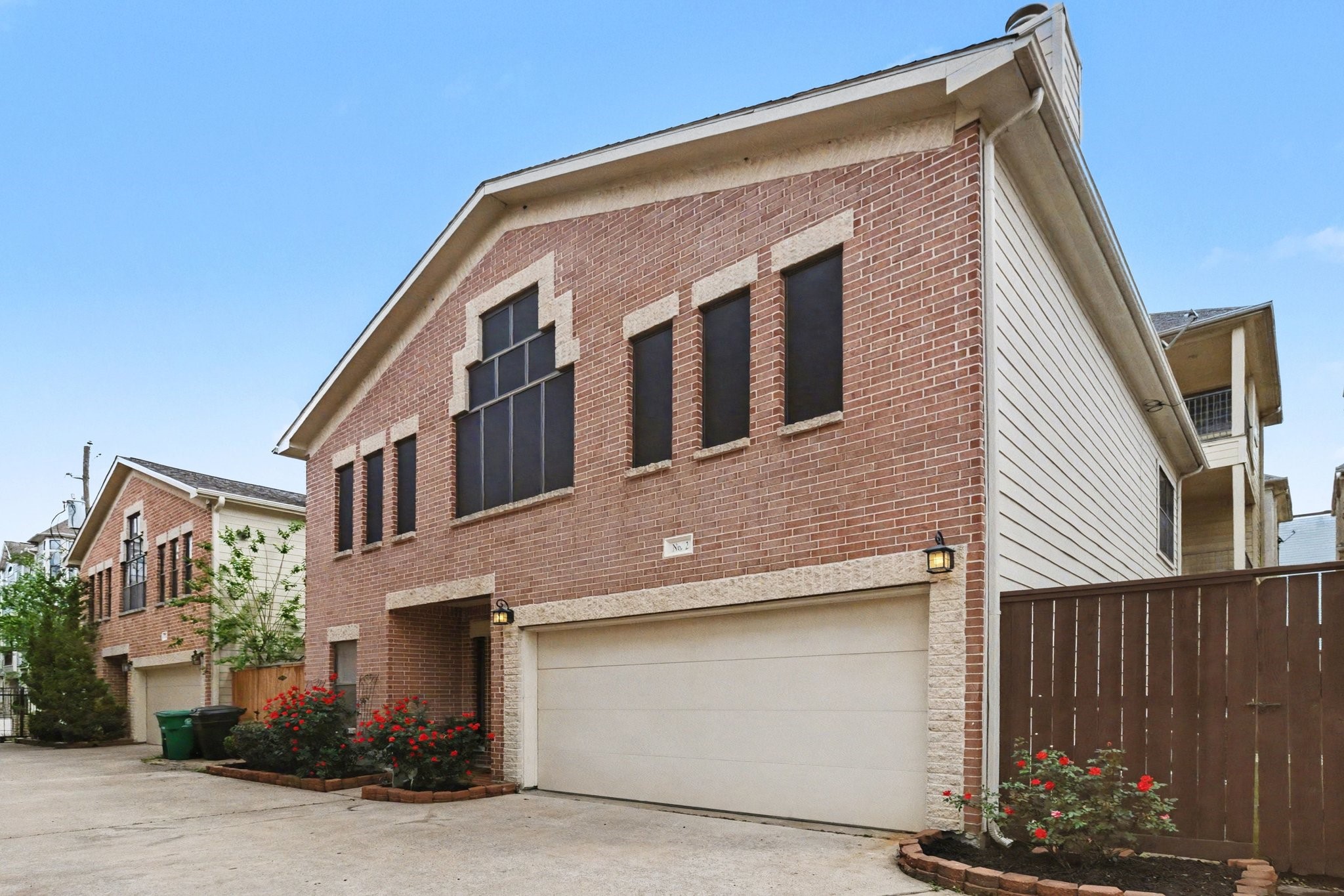 914 West 25th Street, Unit 2 Houston, TX 77008 - Photo 30 of 30 a front view of a house