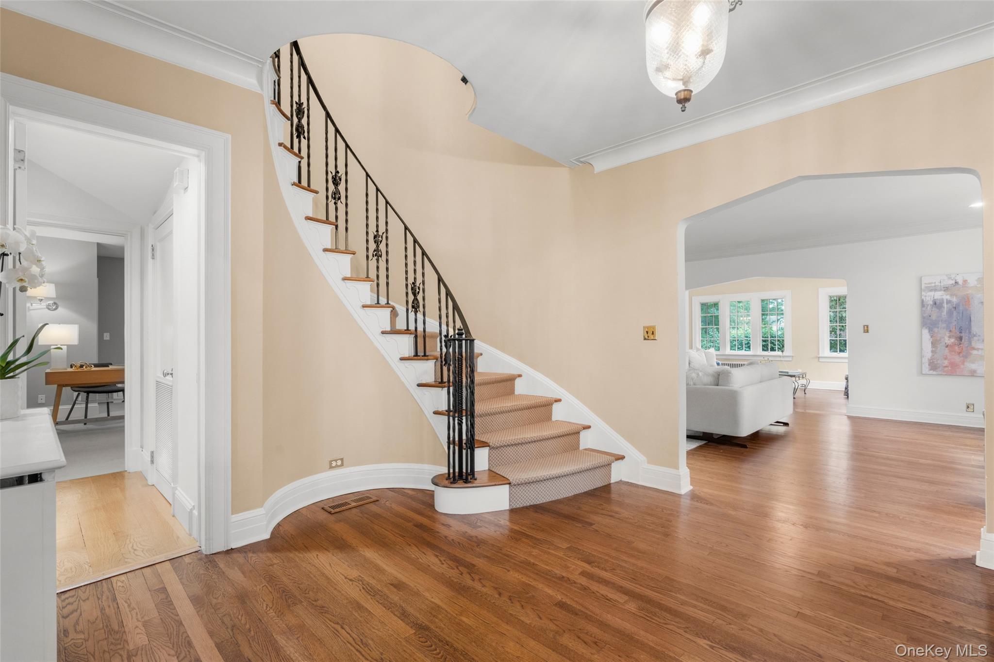260 Overlook Road New Rochelle, NY 10804 - Photo 4 of 48 Grand foyer