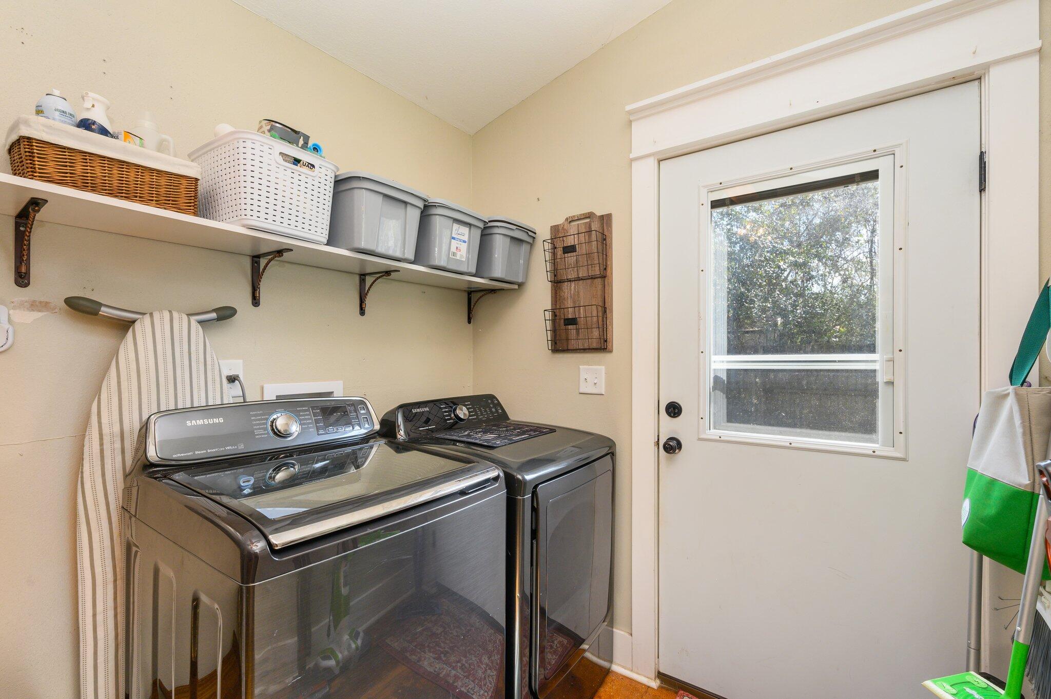 610 Jones Road Crestview, FL 32536 - Photo 15 of 39 a kitchen with a stove and a window