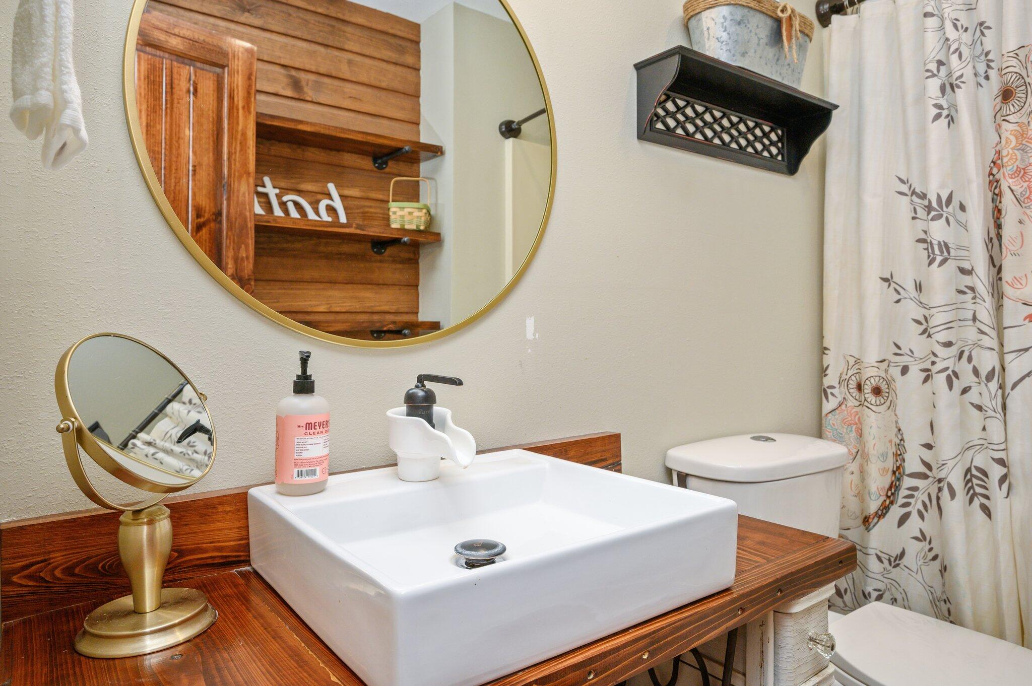 610 Jones Road Crestview, FL 32536 - Photo 32 of 39 a bathroom with a sink a toilet and shower