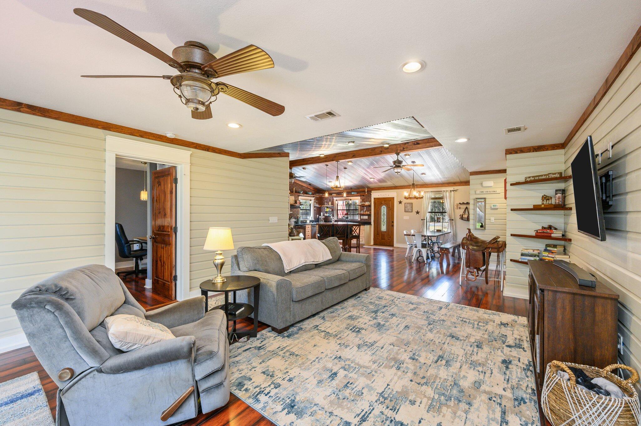610 Jones Road Crestview, FL 32536 - Photo 10 of 39 a living room filled with furniture