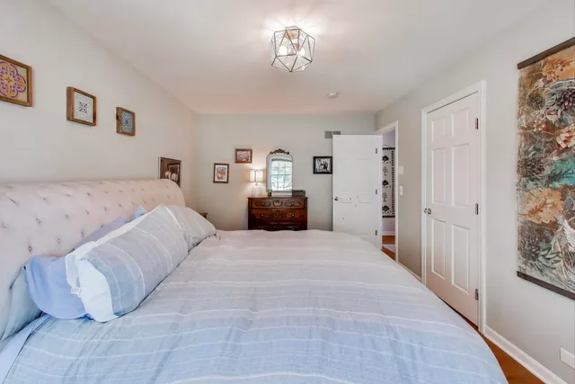 $4,500 | 21301 North Woodland Avenue, Barrington, IL 60010