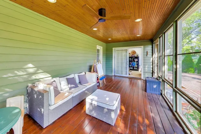 $4,500 | 21301 North Woodland Avenue, Barrington, IL 60010