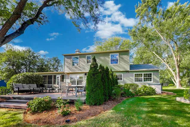 $4,500 | 21301 North Woodland Avenue, Barrington, IL 60010