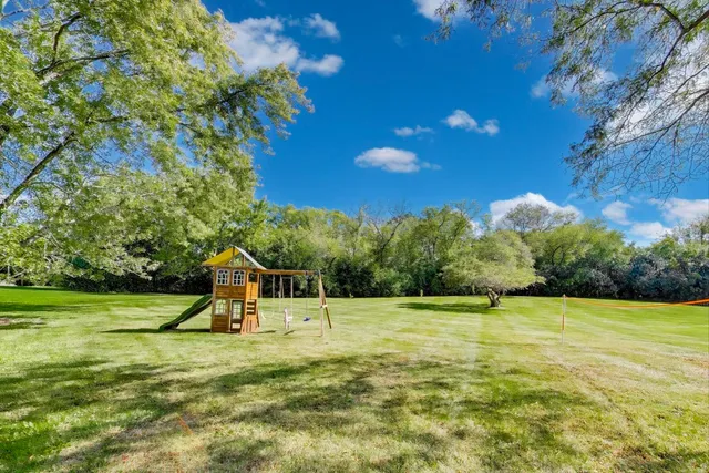 $4,500 | 21301 North Woodland Avenue, Barrington, IL 60010