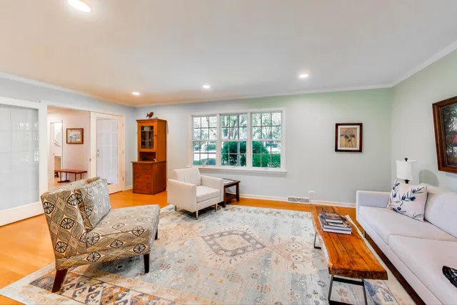 $4,500 | 21301 North Woodland Avenue, Barrington, IL 60010